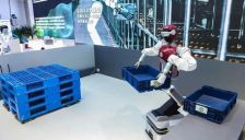 一款机器人，万能打工人！智平方“爱宝”燃爆WRC 