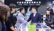 中坚科技鲍嘉龙：人形机器人的康养功能三年后实现 具身机器人未来落地大概率是家用To C场景｜ 2025世界机器人大会 