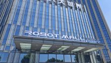 直击全球首家机器人4S店：C端陪伴型机器人受捧，医疗级产品售价超千万 