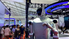 2025世界机器人大会促产业发展销售额超2亿元 