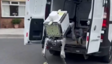 Evri 部署首批机器人送货犬 