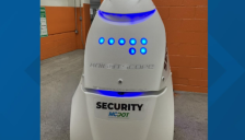 美国测试停车场巡检机器人 