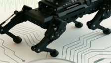 美国科学家尝试利用石墨烯和光来控制机器狗 