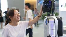 更懂“人心”的智能机器人走进中国寻常百姓家 