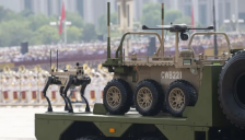 “机器狼”亮相九三阅兵陆上无人作战方队 