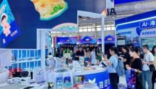 服贸会现场，机器人“店员”有点忙！ 