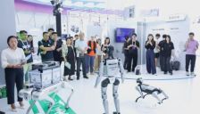 “滩”上大事了！100+机器人集结，炒菜、按摩、陪伴… 谁先闯进你家？ 