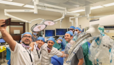 国产手术机器人“出海”再创突破！ 