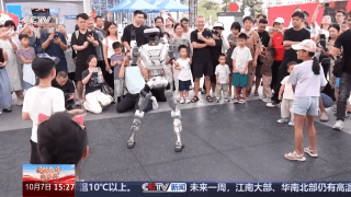 机器人化身舞者 千架无人机与深中通道“同框” 这个中秋科技范儿拉满 