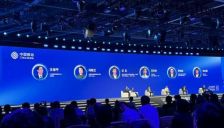 王兴兴现身谈机器人发展 智元宇树华为产品吸睛 中国移动在这场大会上官宣“AI+”战略升级 