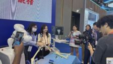 上百家医院部署！完成5000例临床手术！中国医疗机器人产品成广交会热门 