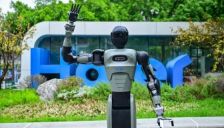 新时达人形机器人新达“入职”海尔工厂，机器人真的开始进厂打工了？ 