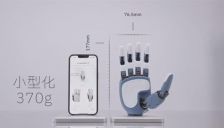 370克！全球最轻量产灵巧手背后，人形机器人普及的关键密码 