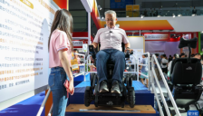 财经聚焦|养老机器人如何加快“飞”入寻常百姓家 