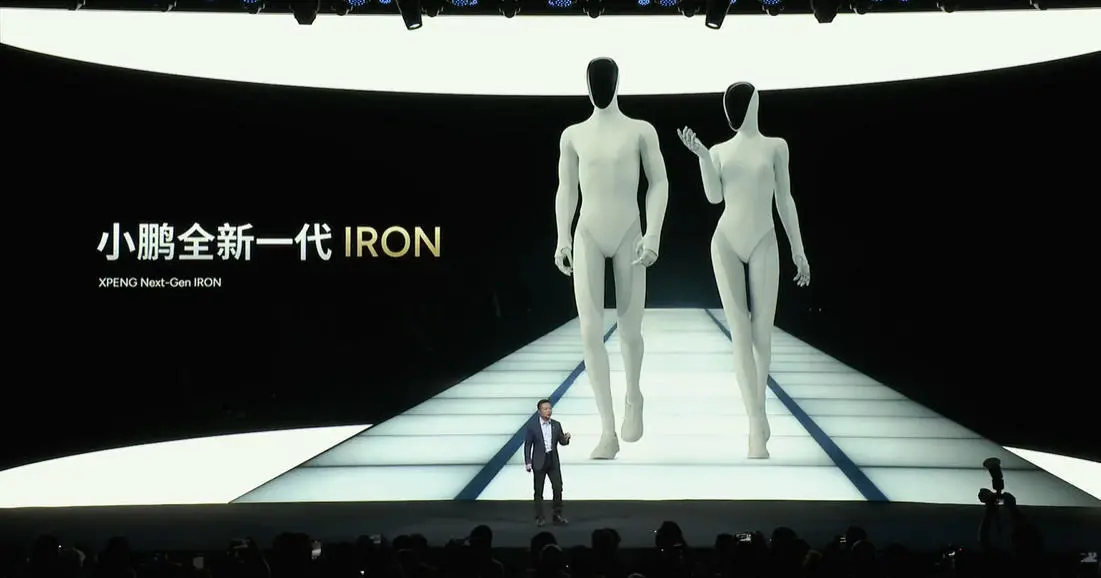 被置于放大镜下的IRON：一场关于“信任”的公开拆解，与中国人形机器人的“成人礼” 