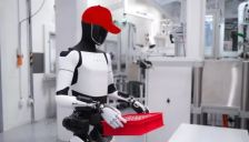 人形机器人理想丰满，现实骨感？行业预测明年卖10万台，机构只看到1.2万台 