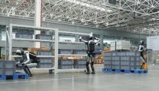 当工厂不再需要人类：机器人进厂打工，是效率革命还是人性消亡的开始？ 