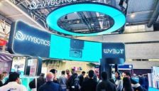 “中国方案”的又一次出海：这台泳池清洁机器人，正在巴塞罗那输出下一代清洁范式 