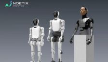 一次双线作战：当一家人形机器人公司，开始同时押注未来十年与未来十个月 