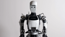 来自赛道核心的警告：Apptronik CEO预言，95%的美国人形机器人公司已失去资格 