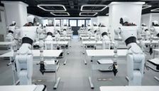 人形机器人“军备竞赛”前移：学前教育赛道，正被巨头们抢破头 