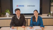 撕掉“血汗工厂”标签！富士康攀上谷歌，用机器人书写新叙事 