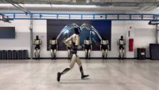 特斯拉人形机器人4秒奔跑细节揭秘 