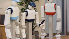 家庭服务机器人展现猫级智能 