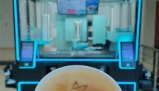 延安干部学院引进全球首台六代机器人咖啡馆 