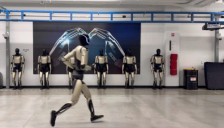 特斯拉与Figure竞速，0.2米每秒差距背后的技术较量 