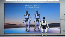 北京人形推出全国首套全自主无人导览方案 