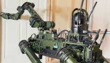 美军机器狗配机械臂引武器化争议 