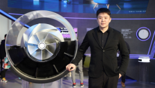 扫地机器人巨头豪掷黄金年终奖 10名员工将赴南极游 首款纯电超跑对标布加迪 