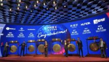 港交所年末六企齐鸣 任泉蒋昌建助阵 AI制药与数字孪生成焦点 