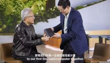 黄仁勋与杨元庆畅谈：30年好友共设新目标，聚焦混合AI 