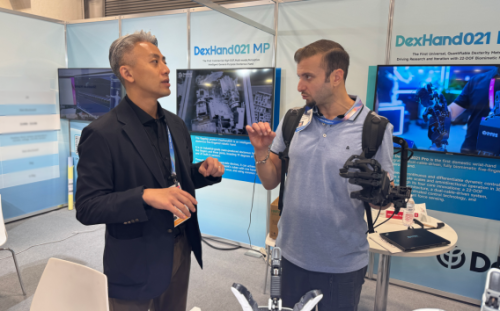 DexHand021 Pro亮相CES 2026 以高性能高性价比重塑科研级灵巧手标准