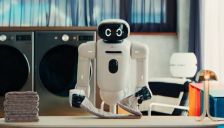 黄仁勋称机器人将创造就业机会 