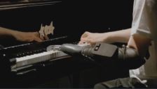 20亿！强脑科技完成全球第二大单笔融资，锚定机器人的终极交互 