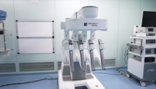 汪建平教授团队完成前海人寿广州总医院首例机器人直肠癌根治术 