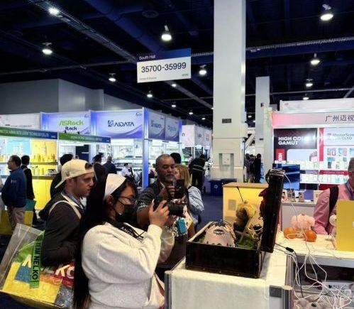 中国潮玩机器人 bibo 国际首秀获赞 CES 最开心展位 连夺三项媒体大奖