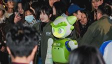 人形机器人开启情绪经济新蓝海 