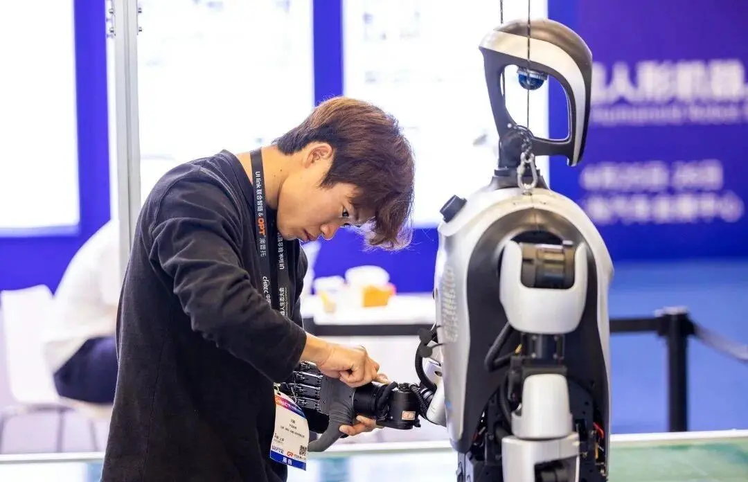 人形机器人行业进入淘汰赛阶段 