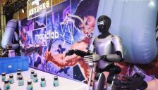 机器人首登春晚，魔法原子谈行业痛点：高训练成本难转嫁客户 