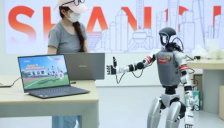 科技巨头竞逐AI眼镜 生态竞争全面升级 