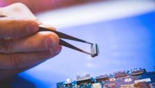 手机电脑AI内存差异解析 