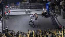 人形机器人自由格斗联赛即将开赛 每队配备主战机器人 冠军腰带纯金价值千万 禁止更换电池 