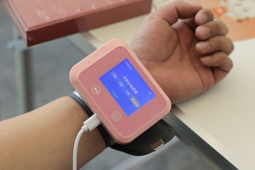 AI中医可视化：把脉如心电图 舌诊成影像学