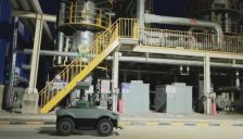 新疆油田机器人上岗 工人安心过团圆年 