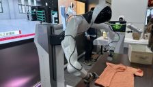 智元机器人从陪聊到上岗 上海打造具身智能创新高地 