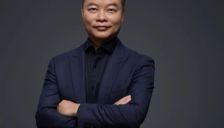 何小鹏称车企转型人形机器人不易 小鹏与特斯拉辅助驾驶各具优势 